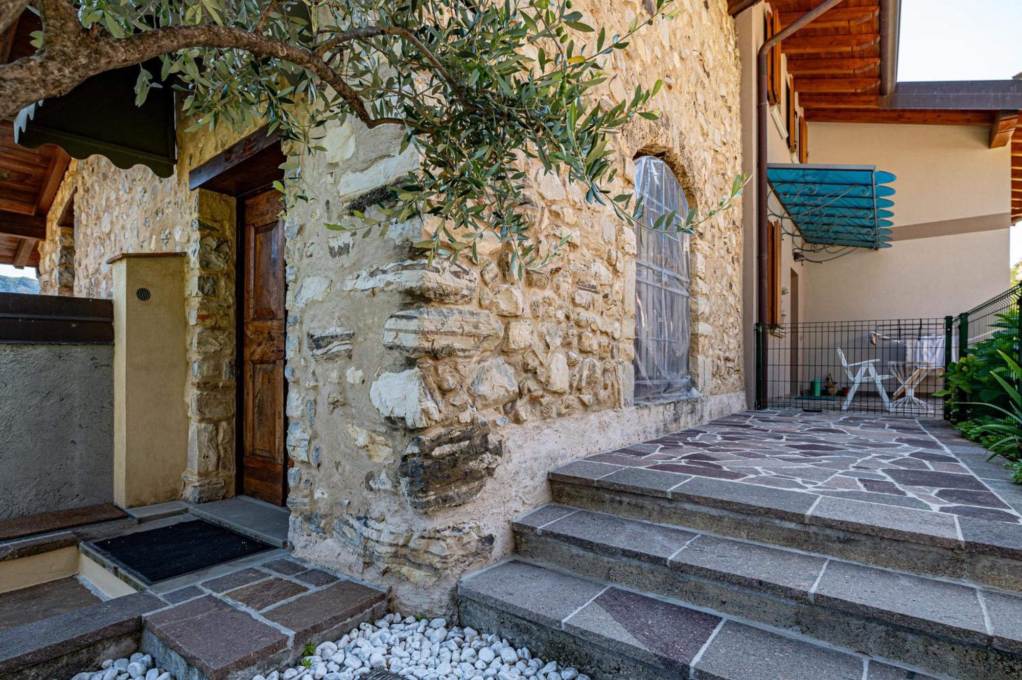 Lago Di Iseo - Lake View House Tavernola Bergamasca Exterior foto